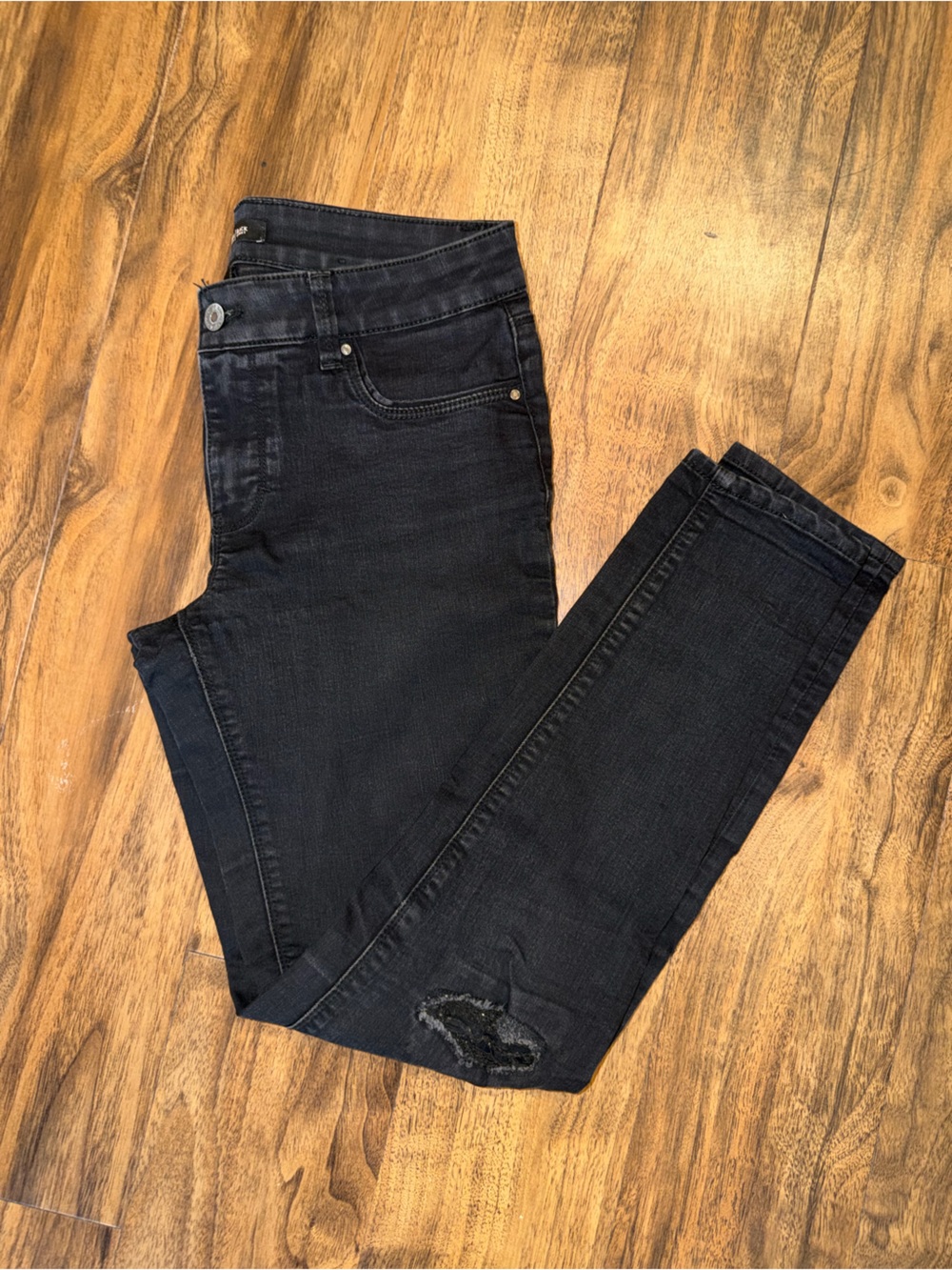 White House Black Market Women's Skinny Jeans in Black